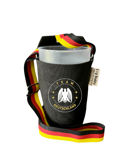 Cup Buddy® WM 2026 Getränkehalter – Hände frei im Stadion, schwarz